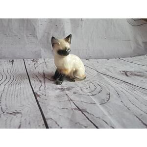 Vintage Blue Eyed Winking Siamese Cat Figurine Ceramic